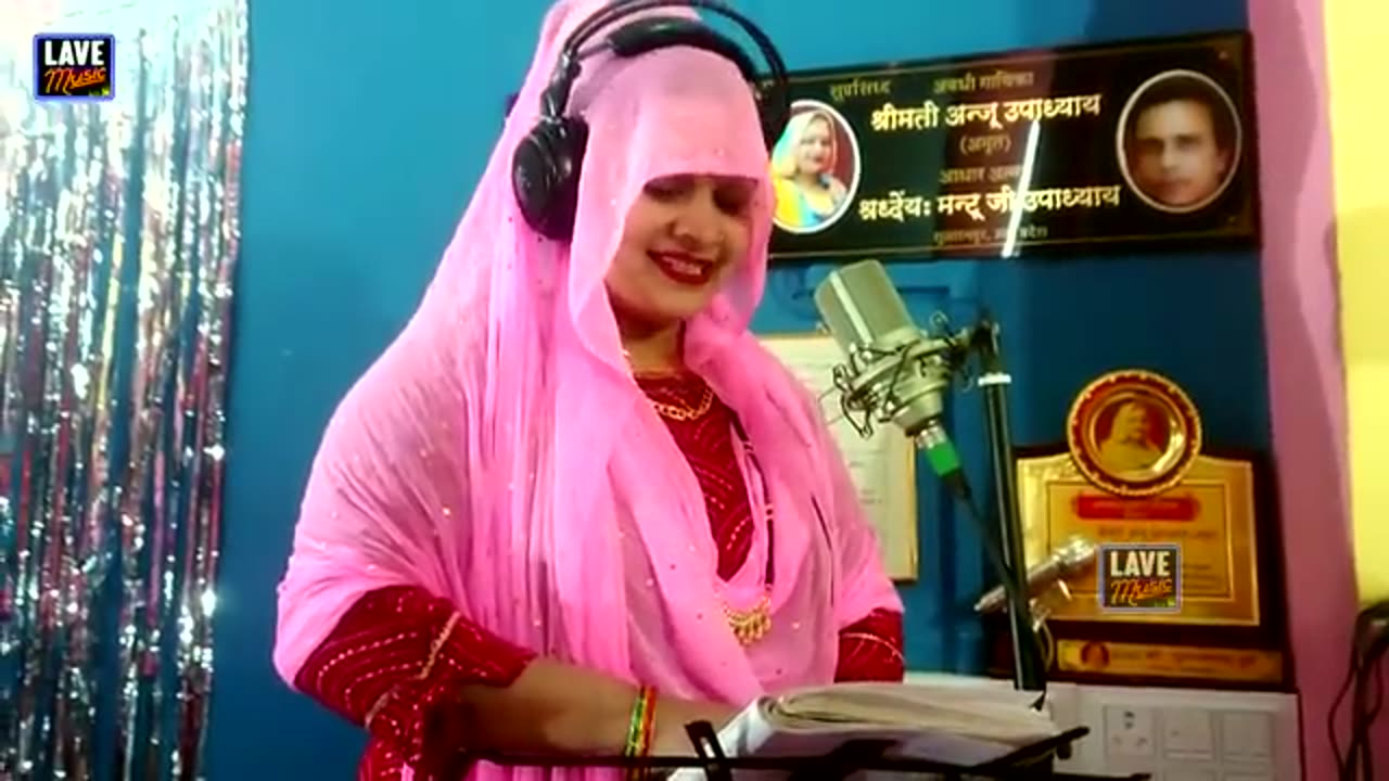 बड़ी बड़ी आलू बिकाय नैना गढ़ में #अंजू उपाध्याय #अमृत/मैं पिक्चर वाली बलम सर्कस में अवधी हास्य गीत