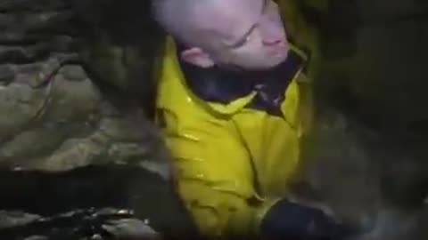 Why You Never Go Cave Diving😳 #cave #cavediver #scary