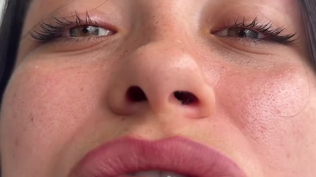 Sexy hot girl kiss 💋💋💋💋💋 now