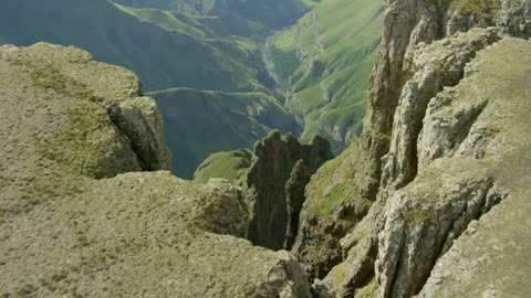 Africa's Hidden Kingdoms: Series 1_Drakensberg: Barrier of Spears