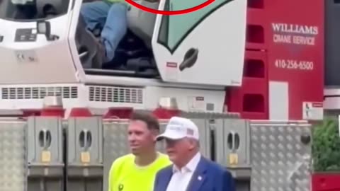 Crane operator takes quick nap during Trump event 😴