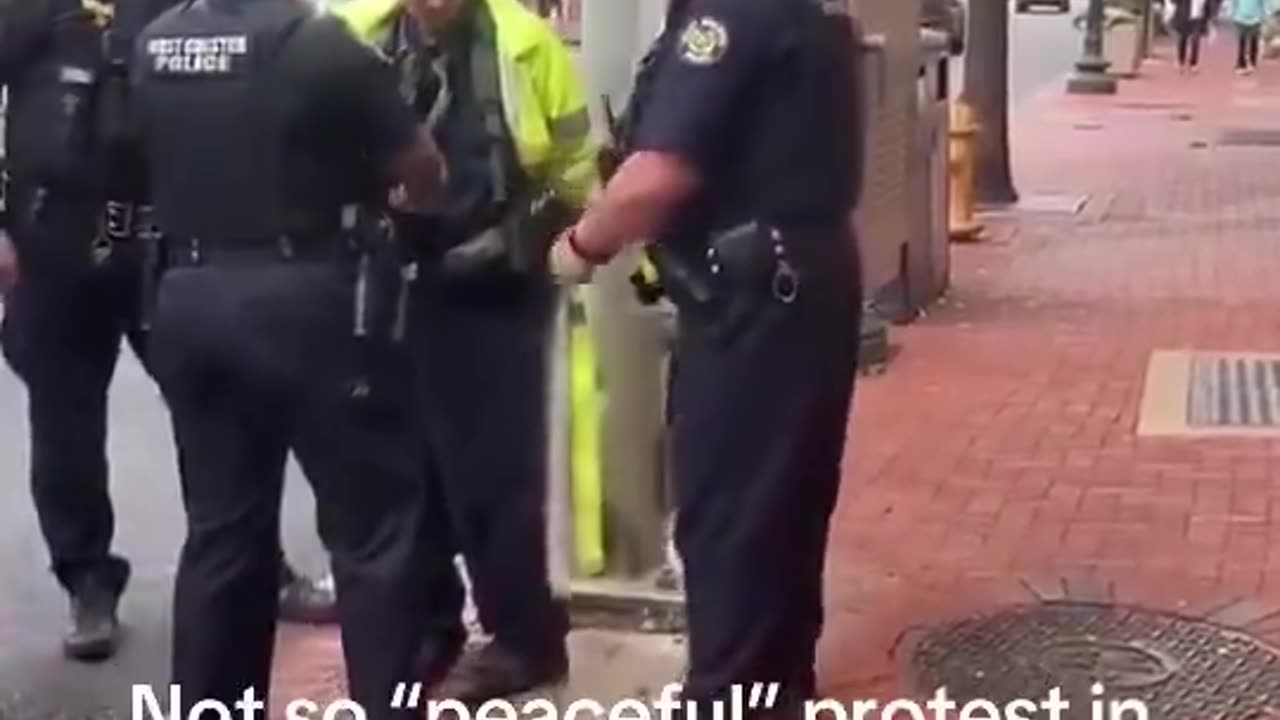 GUY IMPERSONATING COP STOPPED WITH TONS OF AMMO - WTH IS GOING ON