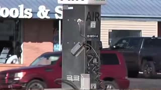 7/11 employee in Oklahoma FIRED after shooting a man who tried to kiII her