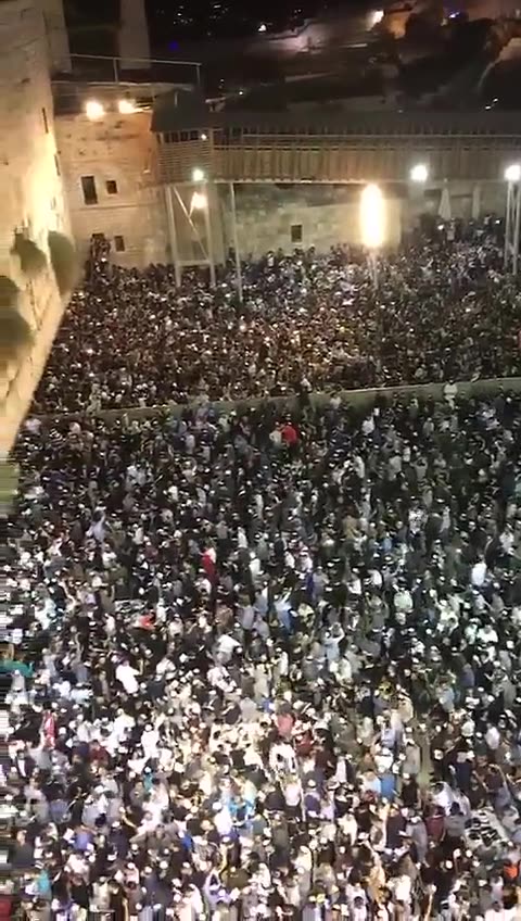 THOUSANDS attend Selichot at Western Wall in JERUSALEM between Rosh Hashanah and Yom Kippur