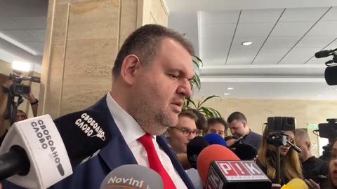 Питат Пеевски за случая с контрабандата за 8 млн. лева в Пловдив: "С вас не разговарям!"