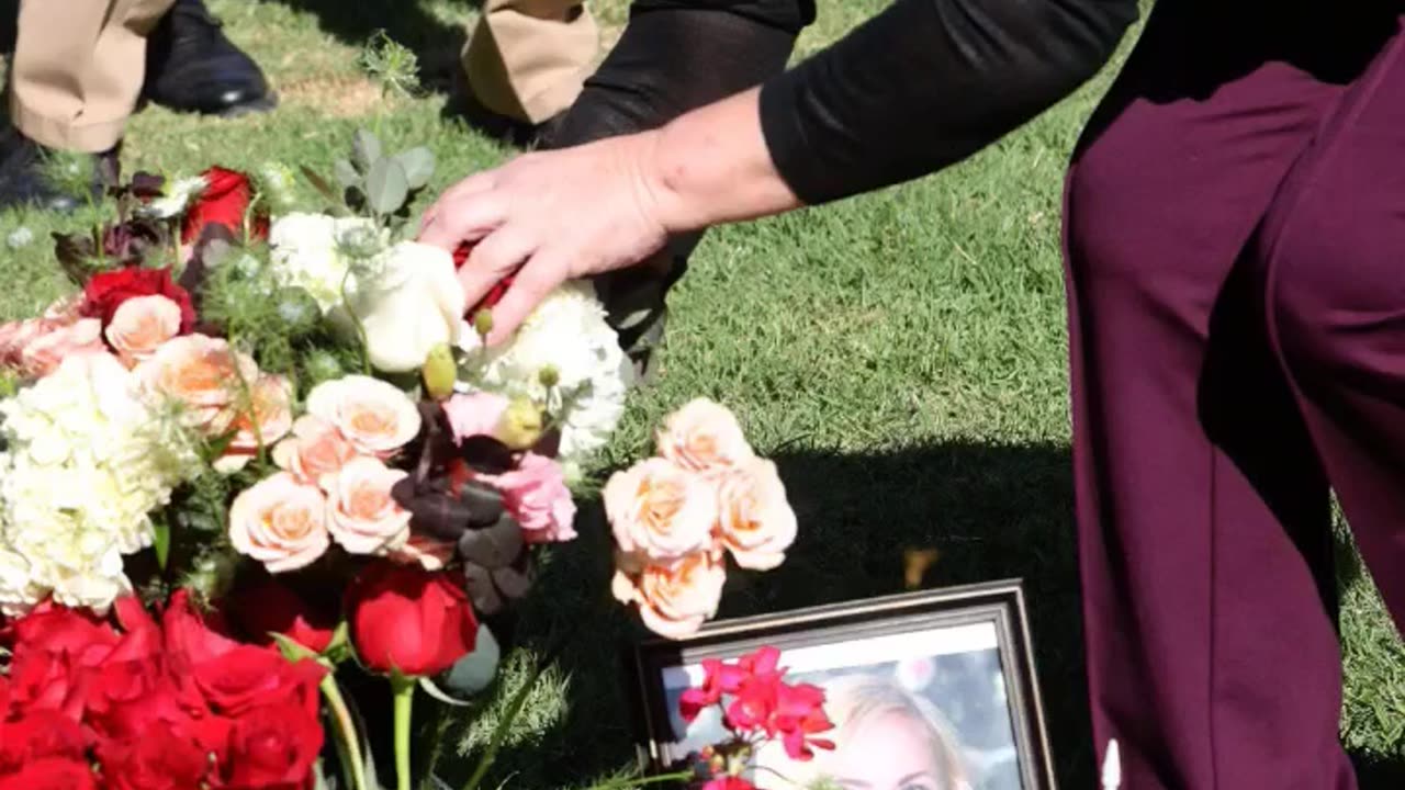 FAMOUS GRAVES - 426: ALEC BALDWIN'S MURDER VICTIM