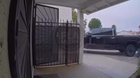 ARMED MEN PULL UP ON FAMILY DURING SCHOOL MORNING 😳👀