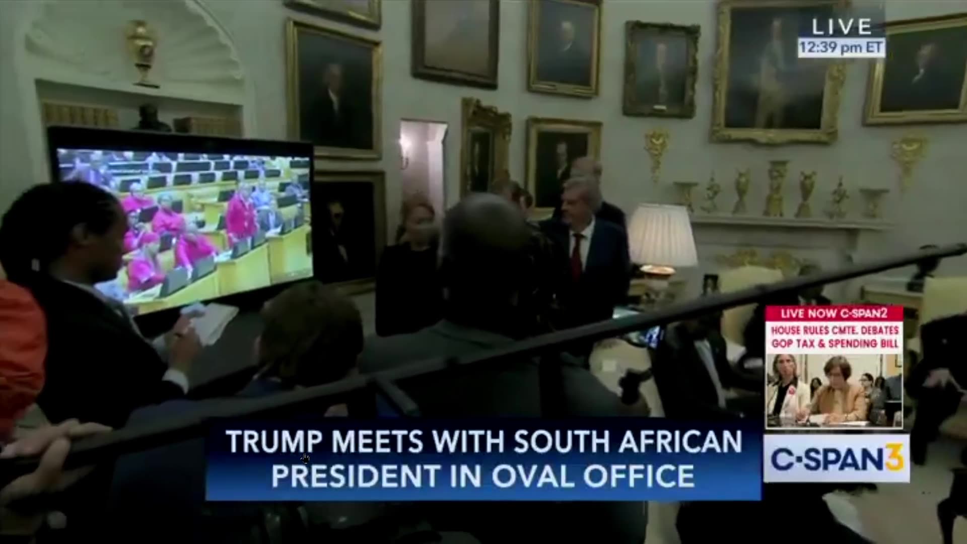 Trump shows NO MERCY with SA President - showing him the racist kill whites...
