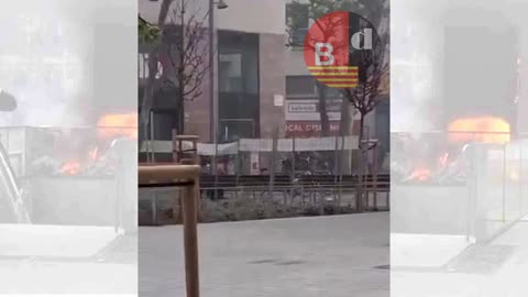 Un colchón en llamas obliga a cerrar el acceso a la estación de Sant Antoni