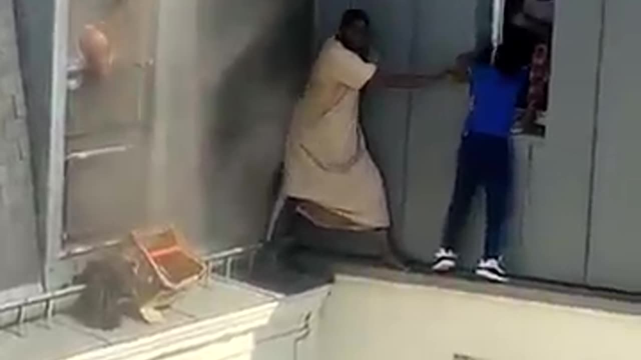 Heart-stopping moment hero rescues babies from burning apartment