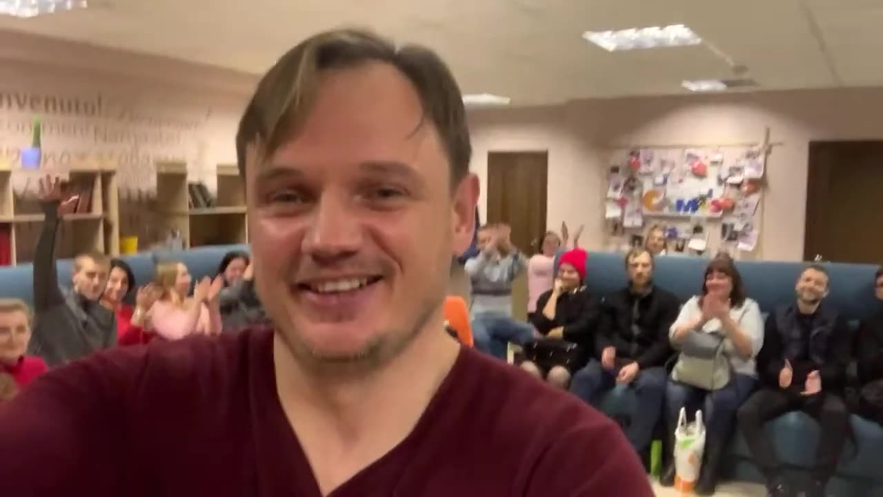 Кремлевский Агент Кирилл Стремоусов в Днепре раздает журналистские удостоверения 1