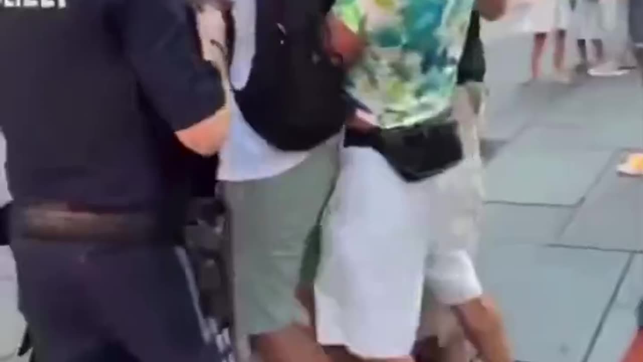 Rabbi Dildo is assaulted while campaigning for Israel to commit more genocide in Gaza!😂