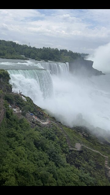 Trump meets Dutch king at Niagara Falls