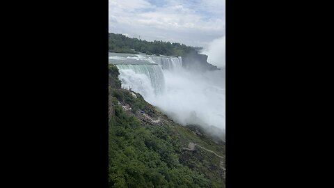 Trump meets Dutch king at Niagara Falls