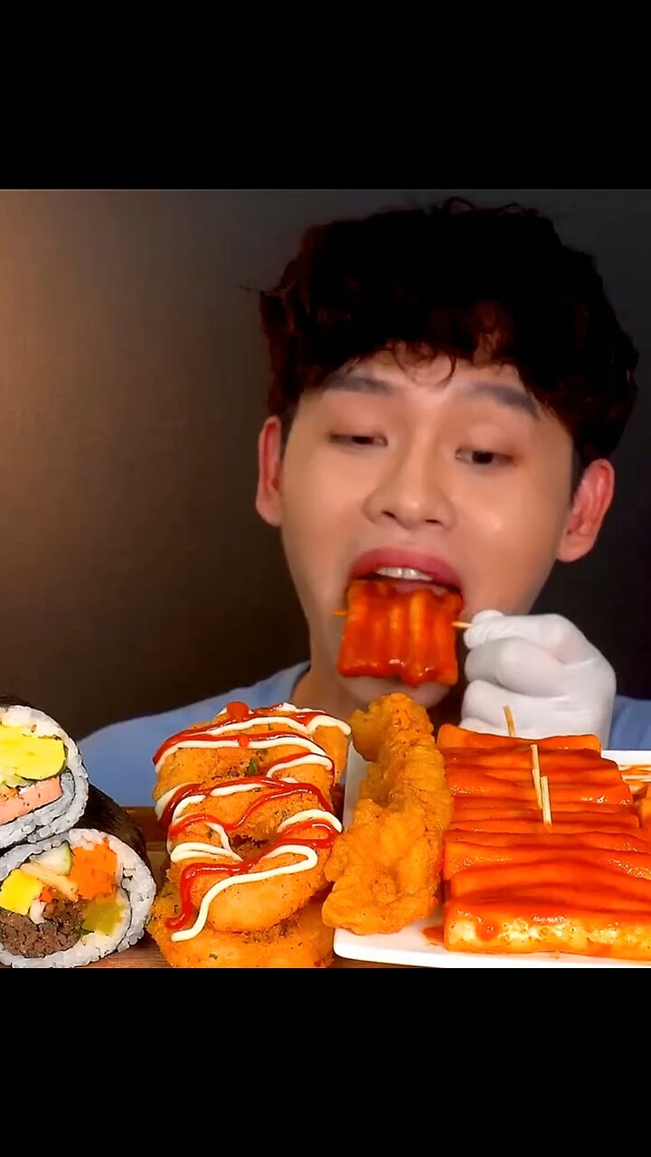 Spicy rice cake, fried chicken, fried shrimp rings, seaweed rice