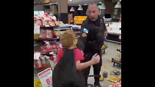 Un niño desata el caos en un supermercado de Brasil