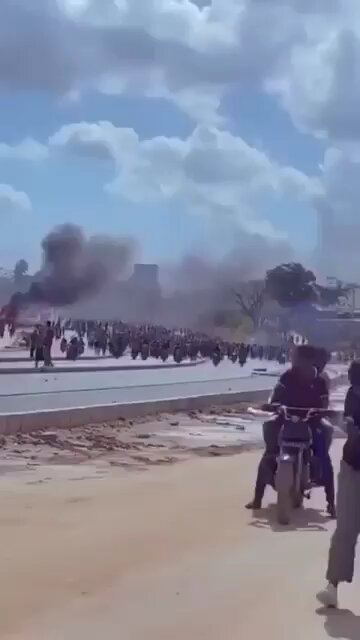 ❗️Protesters in Tanzania have surrounded the capital's government quarter