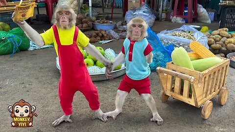 YiYi takes YinYin go to the market to buy corn to make corn milk