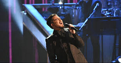 ADAM LAMBERT! COMPRESSION FREAK!!