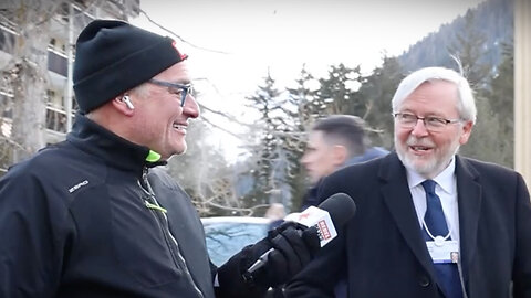 Former Australian Prime Minister Kevin Rudd ducks questions in Davos
