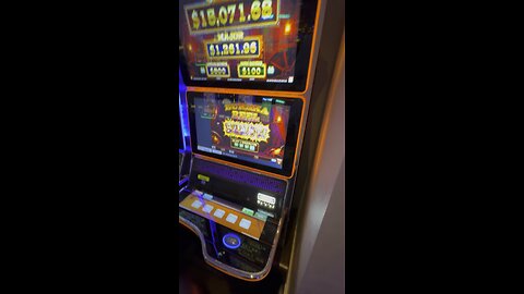 Playing Slots in Las Vegas. $400 Jackpot