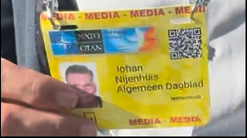 Hans Nijenhuis voormalig hoofdredacteur AD op NAVO dag 2 geattendeerd op de naam van zijn badge