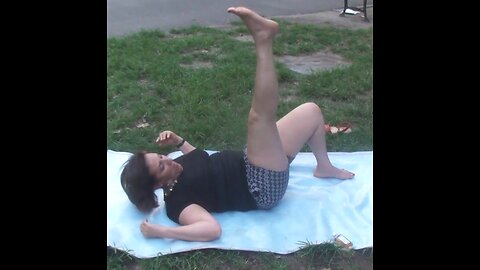 Luodong Massages Mature White Woman On The Grass