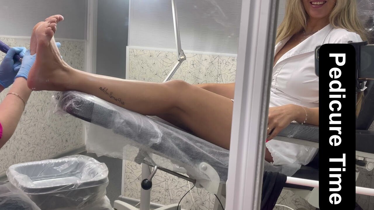 The Blonde Gets a Pedicure