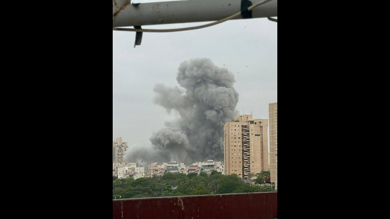 BREAKING: Iranian missile impact on Beersheba, Israel.