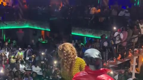 Queen vee bosset