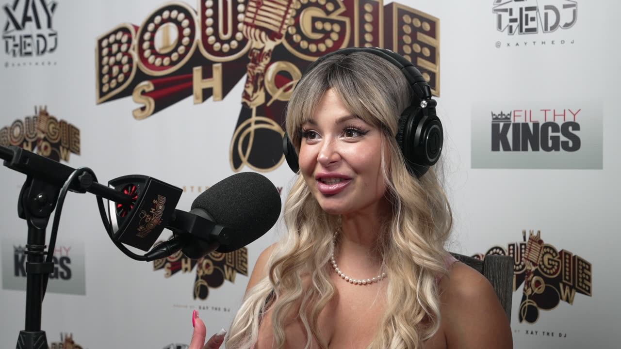 Katalina Kyle - With Brickzilla I Had To Warmup With A Sex Toy So That I Could Take That Entire BBC🍆