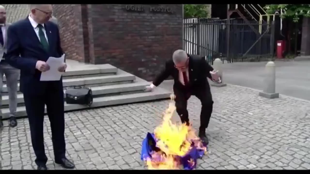 Welcome to Poland. The EU is being rejected.