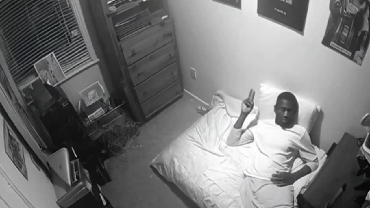 What’s going on in that room? 😨