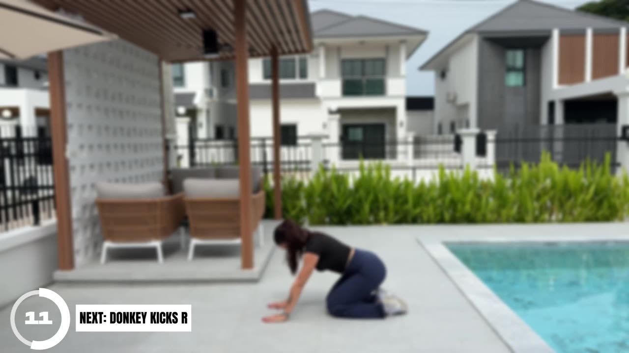 10-Minute Round Booty Workout You Can Do Daily