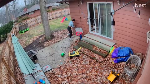 When Mom Takes One Wrong Step… and the Nest Cam Catches It All! 😂📹