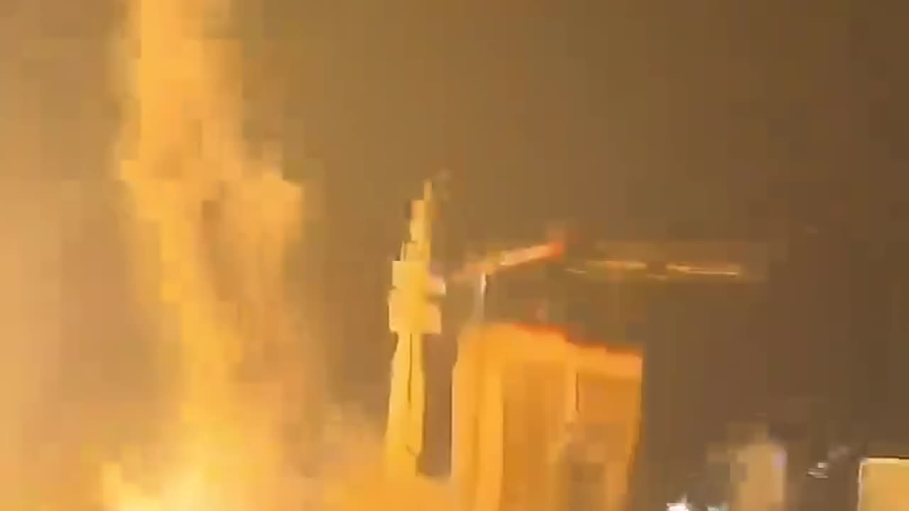Tell Aviv hit with missiles WW3