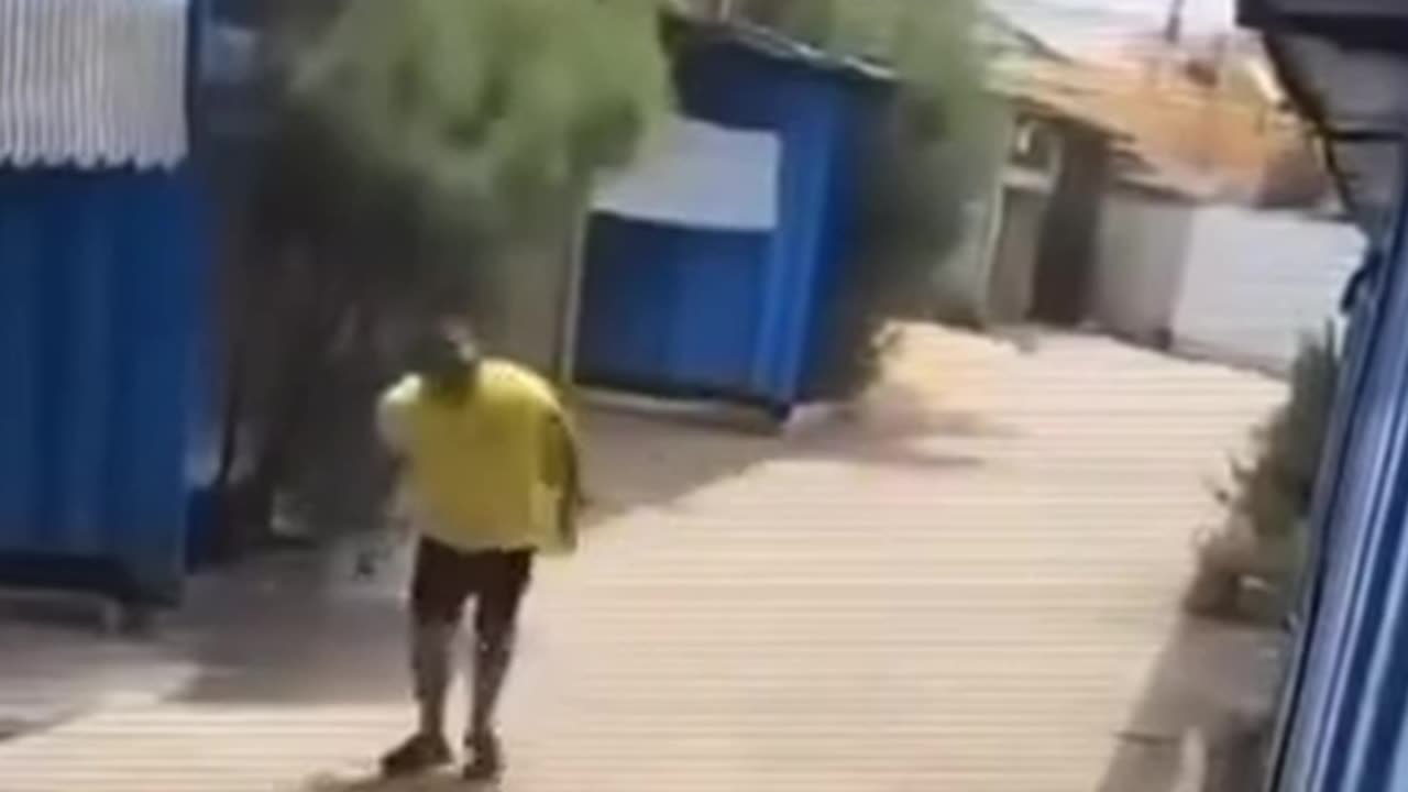 Viene a un hotel a pillar a su esposa con otro hombre y se lleva la sorpresa de su vida