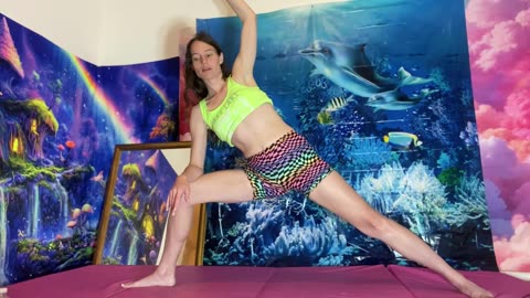 stretch and play 💕 everyday yoga #everydamnday @AlanRoberts