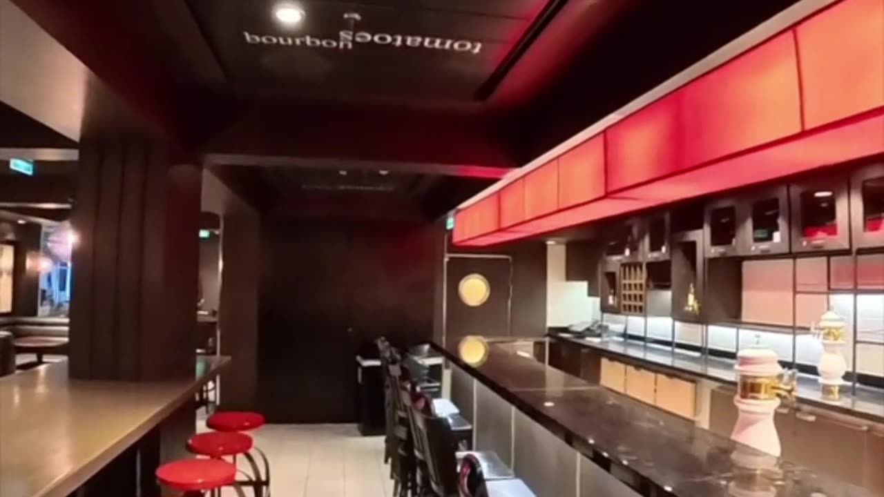 Must Try Amber and Oak Pub at Ovation of the Seas Deck 4