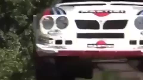 ¡Esperen a ver esto! Jeremy Clarkson nos muestra cómo se hace de verdad 😎🔥 #Autos #DriveTribe