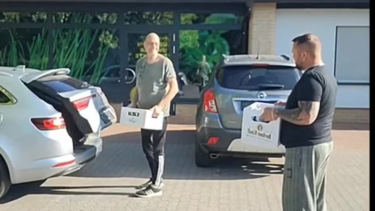 And whose car is more functional? 😌