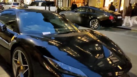 El Ferrari F8 Negro Más Impactante: Lujo y Velocidad