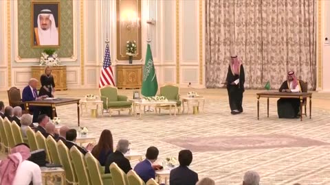 Trump And Saudi Arabia sign 600 billion dollars agreement 🤝