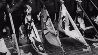 La derrota nazi: 200 estandartes arrojados ante el mausoleo de Lenin