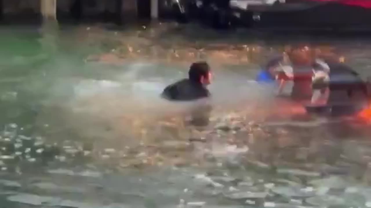Good samaritans help rescue survivors of boat capsized in a Florida