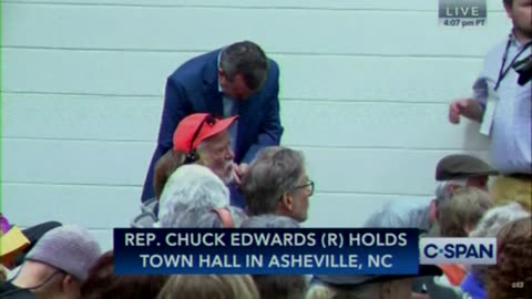 holy shit this question at the Rep. Chuck Edwards town hall 🔥🔥🔥