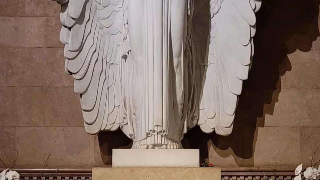 FAMOUS GRAVES - VOL. 113: ELIZABETH TAYLOR