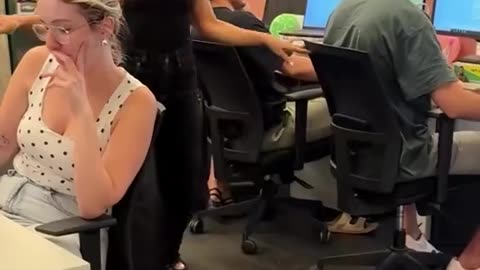 Munkahelyi táncikálás