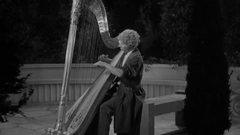 Animal Crackers (1930)