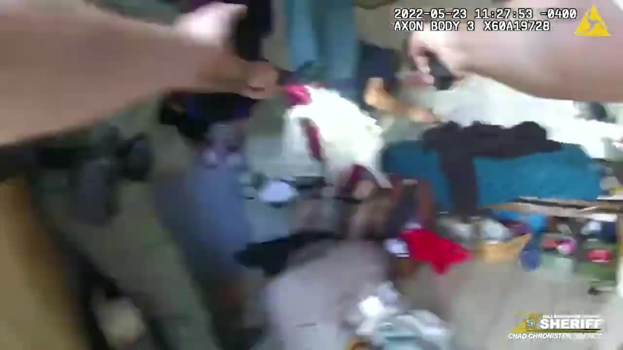 Sheriffs React Quick When Wanted Suspect Fires at Them